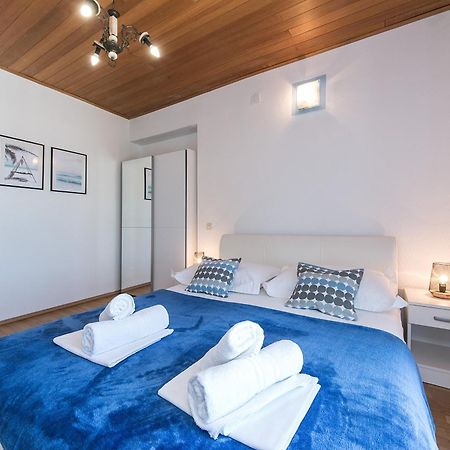 Apartments with a parking space Brela, Makarska - 16603 Rum bild