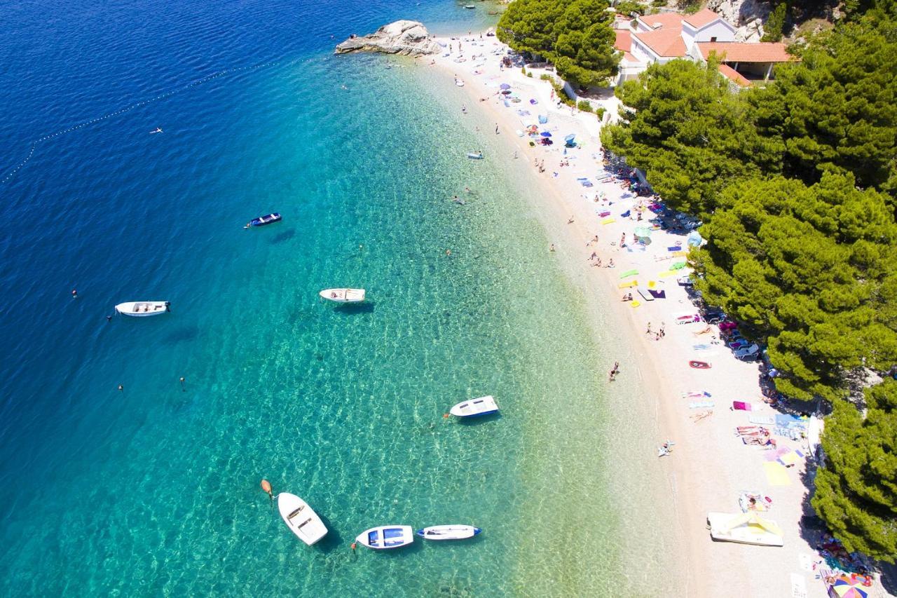 Apartments with a parking space Brela, Makarska - 16603 Exteriör bild