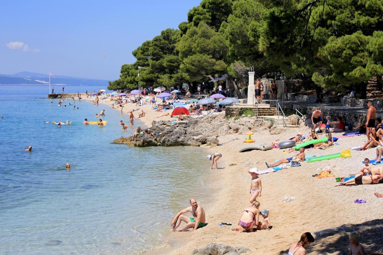 Apartments with a parking space Brela, Makarska - 16603 Exteriör bild
