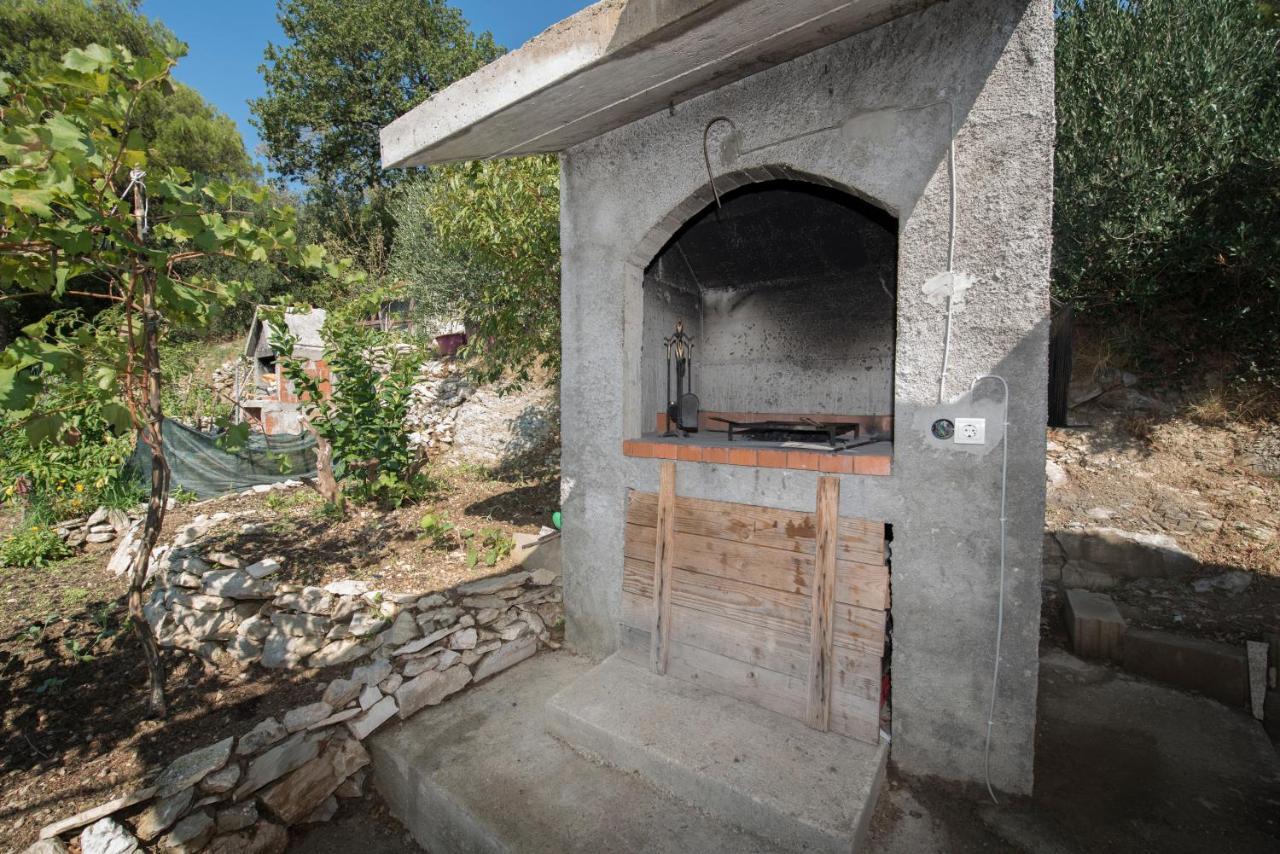 Apartments with a parking space Brela, Makarska - 16603 Exteriör bild
