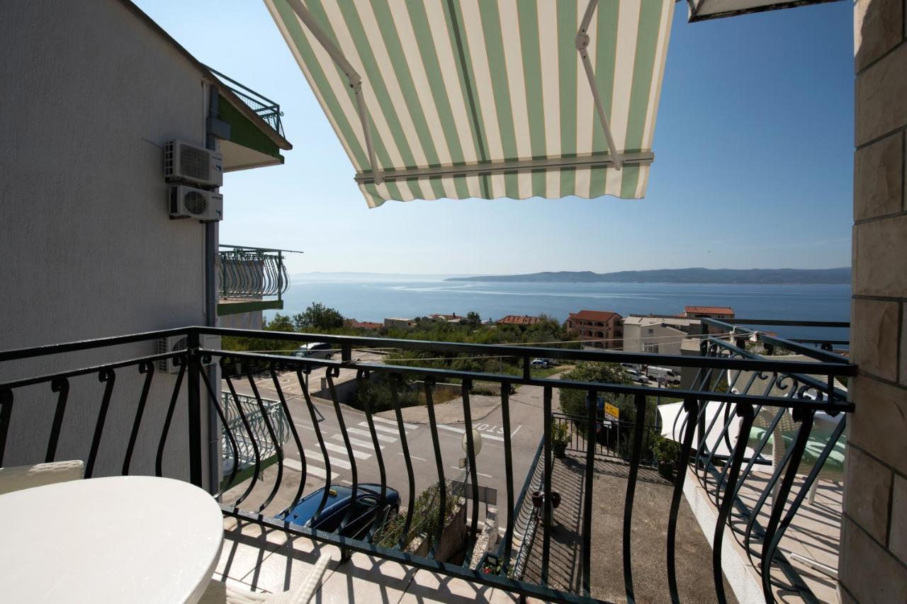 Apartments with a parking space Brela, Makarska - 16603 Exteriör bild