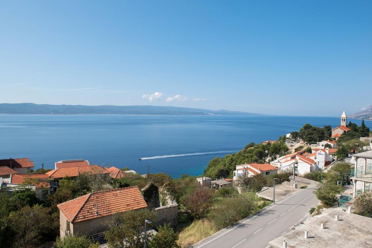 Apartments with a parking space Brela, Makarska - 16603 Exteriör bild
