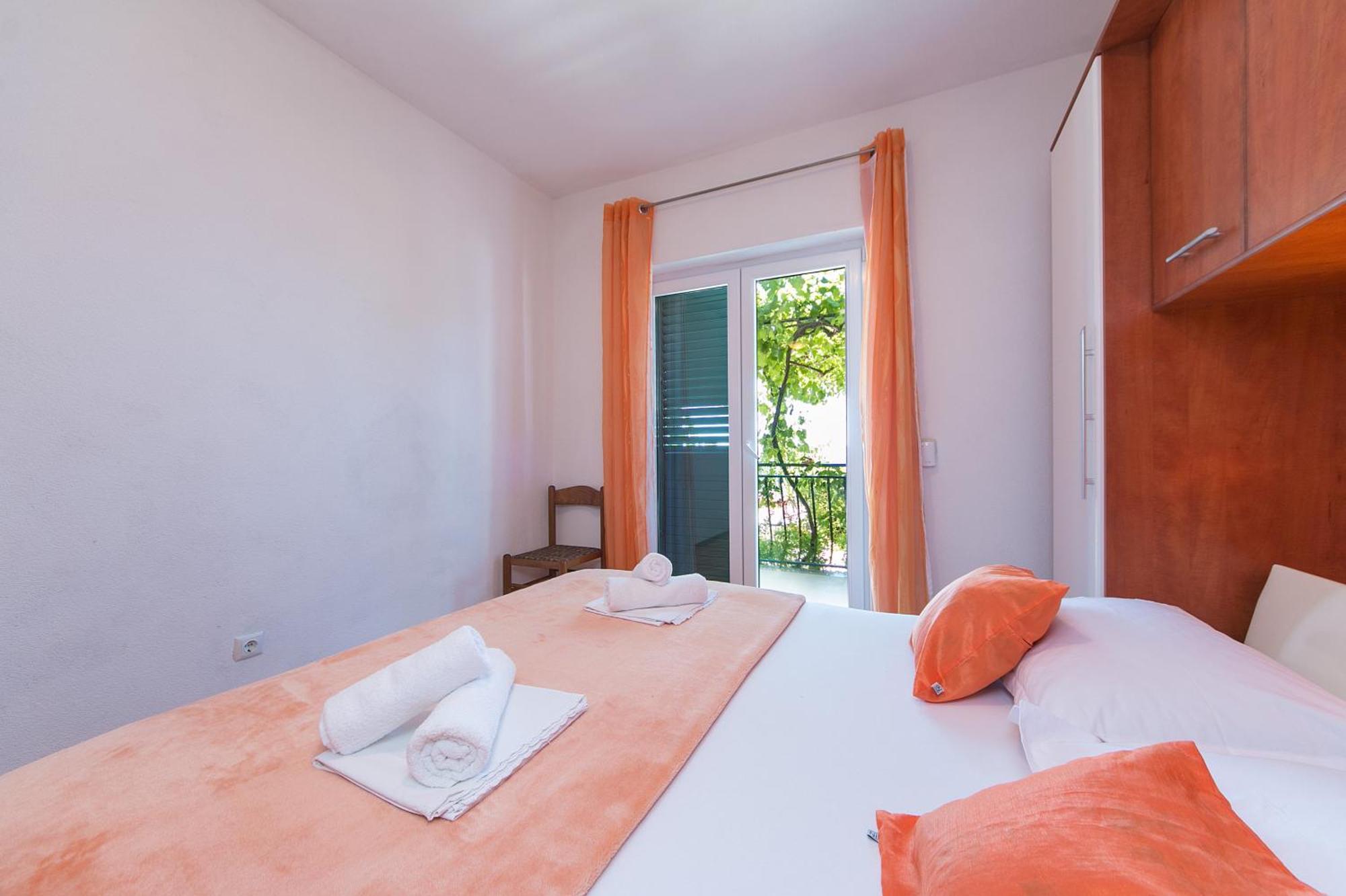 Apartments with a parking space Brela, Makarska - 16603 Rum bild