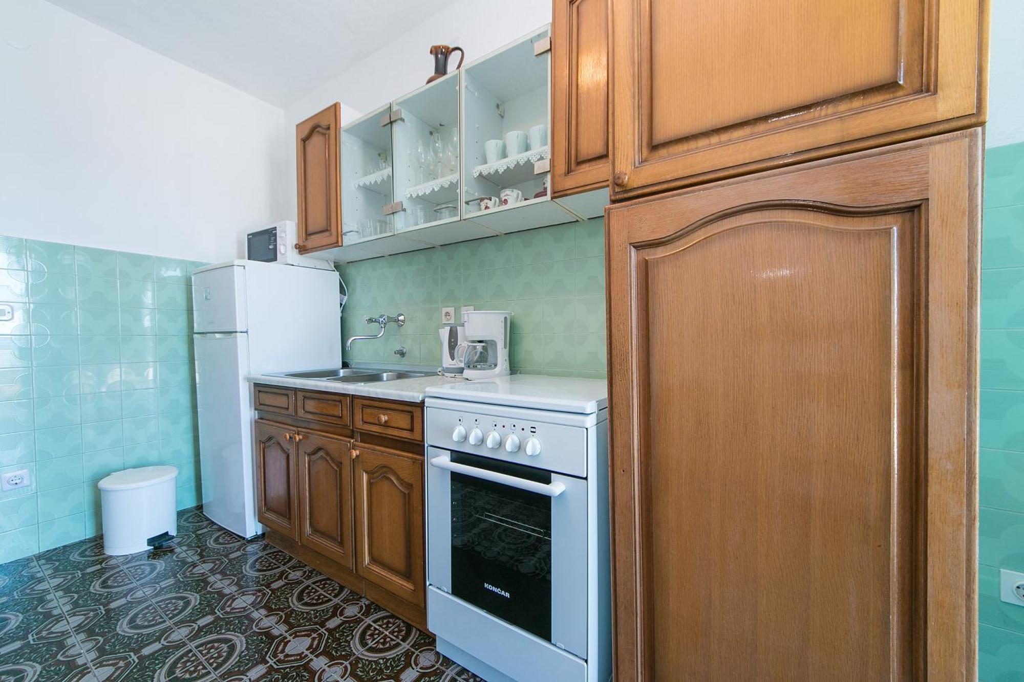 Apartments with a parking space Brela, Makarska - 16603 Rum bild